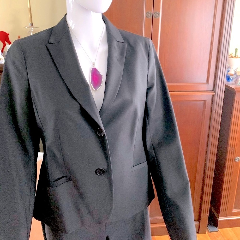 Talbots black 87% fine wool 2 Pc pants suit short blazer & straight pants US 8